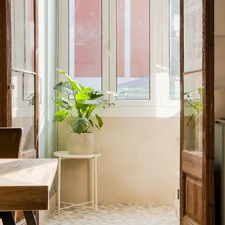 Magalhaes - Trad Flat In Poble Sec, Near Ramblas *