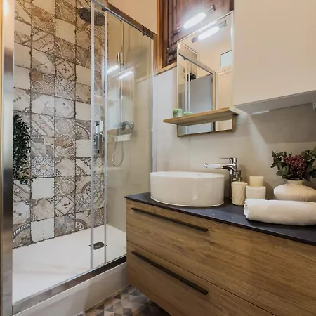 Magalhaes - Trad Flat In Poble Sec, Near Ramblas *