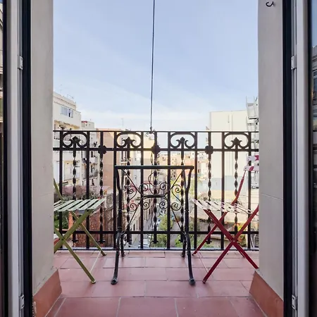 Magalhaes - Trad Flat In Poble Sec, Near Ramblas Apartment