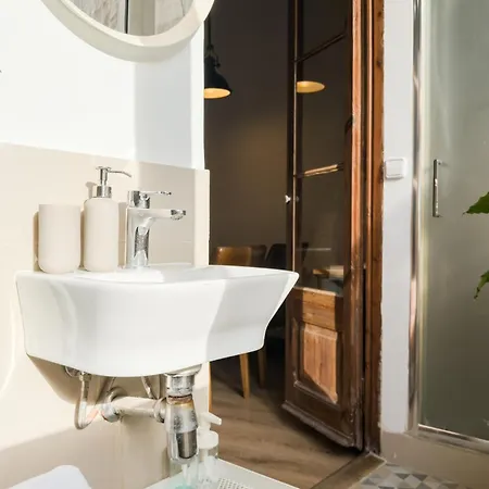 Magalhaes - Trad Flat In Poble Sec, Near Ramblas Apartment *