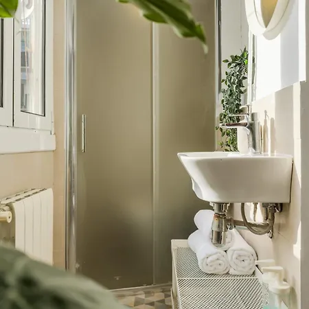 Magalhaes - Trad Flat In Poble Sec, Near Ramblas *