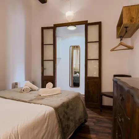 Magalhaes - Trad Flat In Poble Sec, Near Ramblas Barcelona