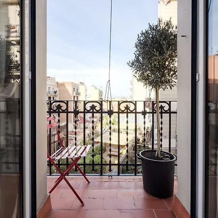 Magalhaes - Trad Flat In Poble Sec, Near Ramblas דירה